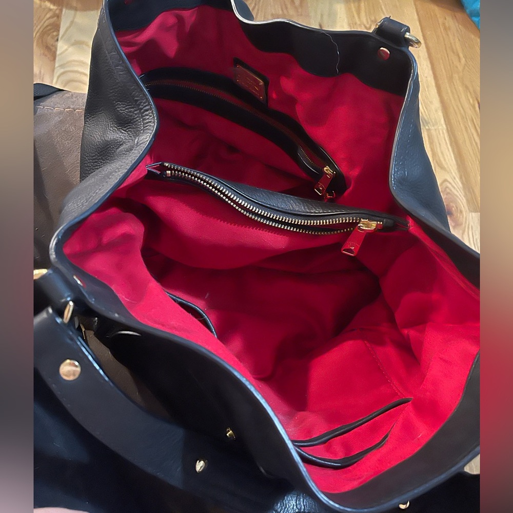 Purse: Ralph Lauren shoulder bag ! Only used a few time ! In great shape !